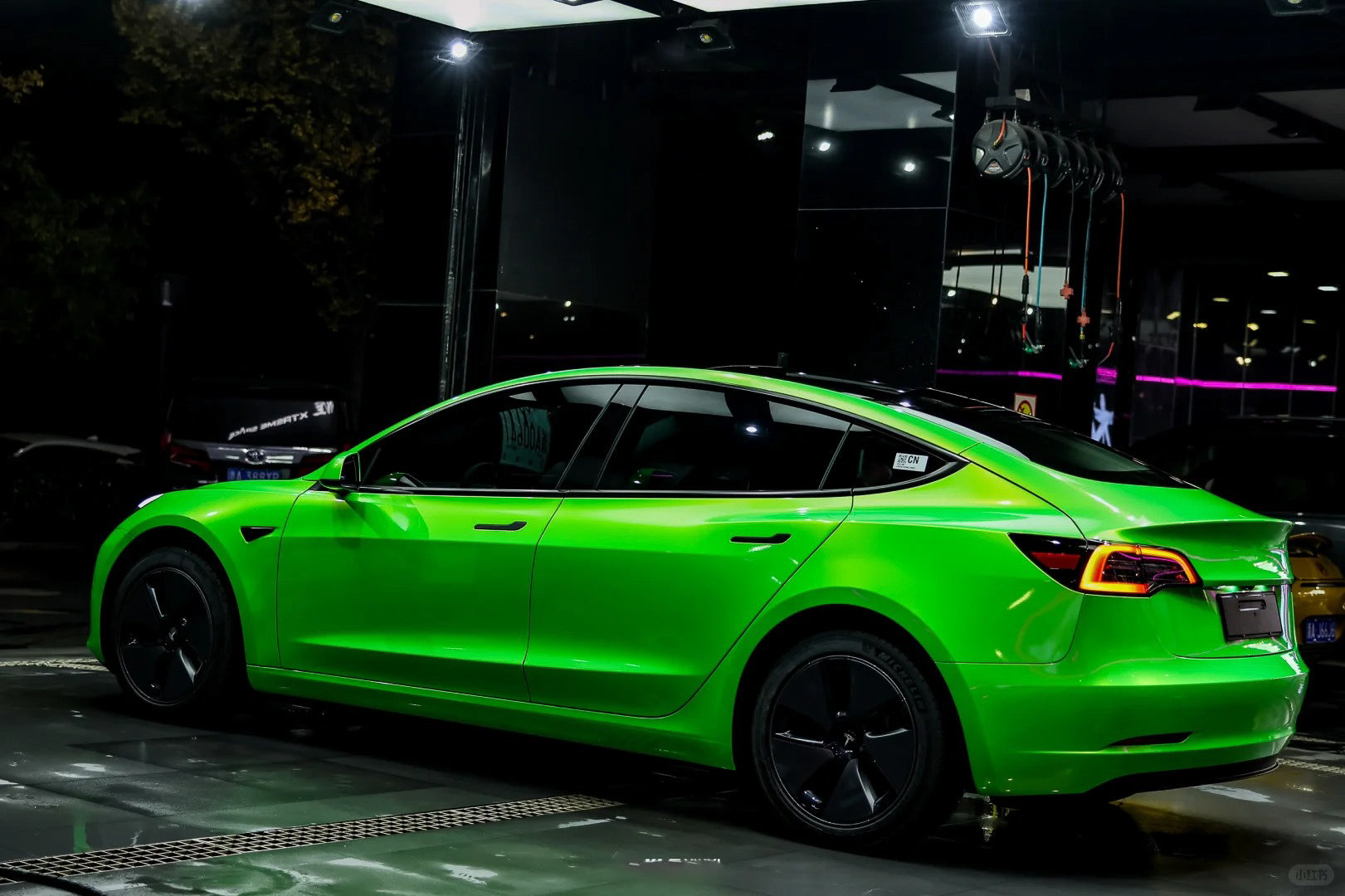 Gloss Iridescent Apple Green - Milliotone