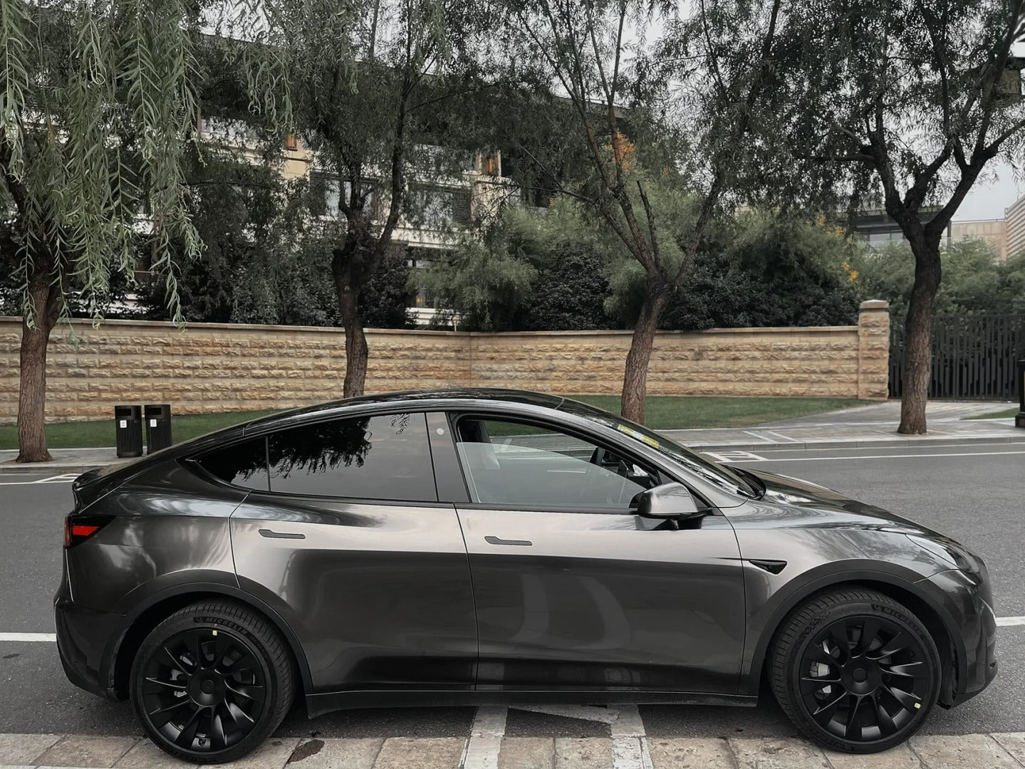 Gloss Liquid Metal Graphite Grey - Milliotone