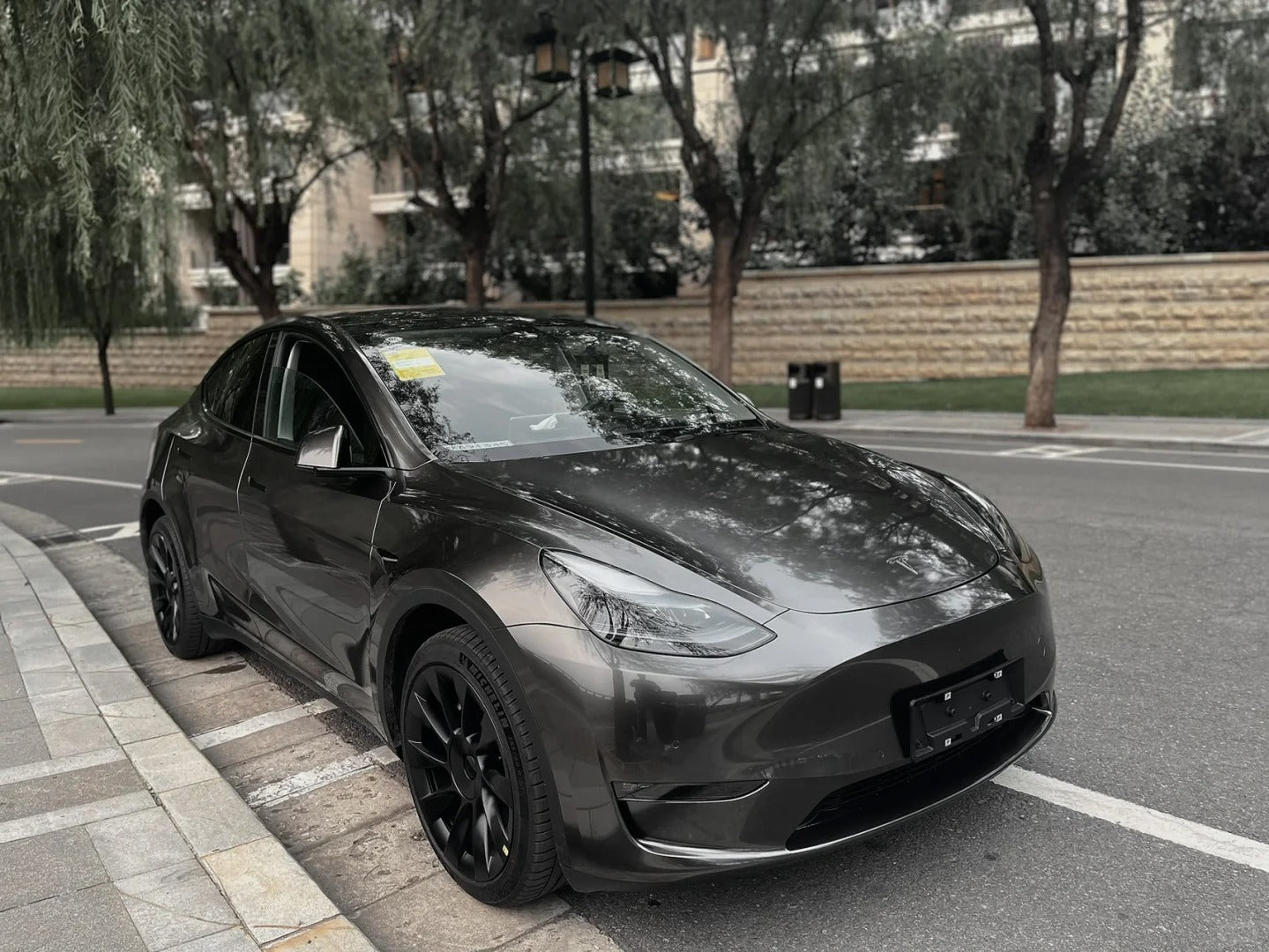 Gloss Liquid Metal Graphite Grey - Milliotone