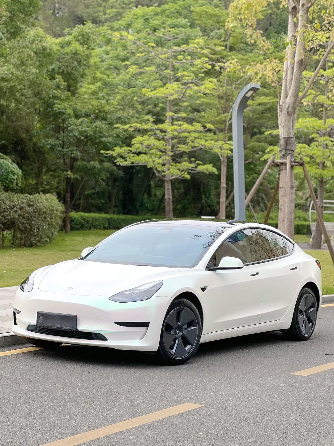 Satin Iridescent Frozen White - Milliotone