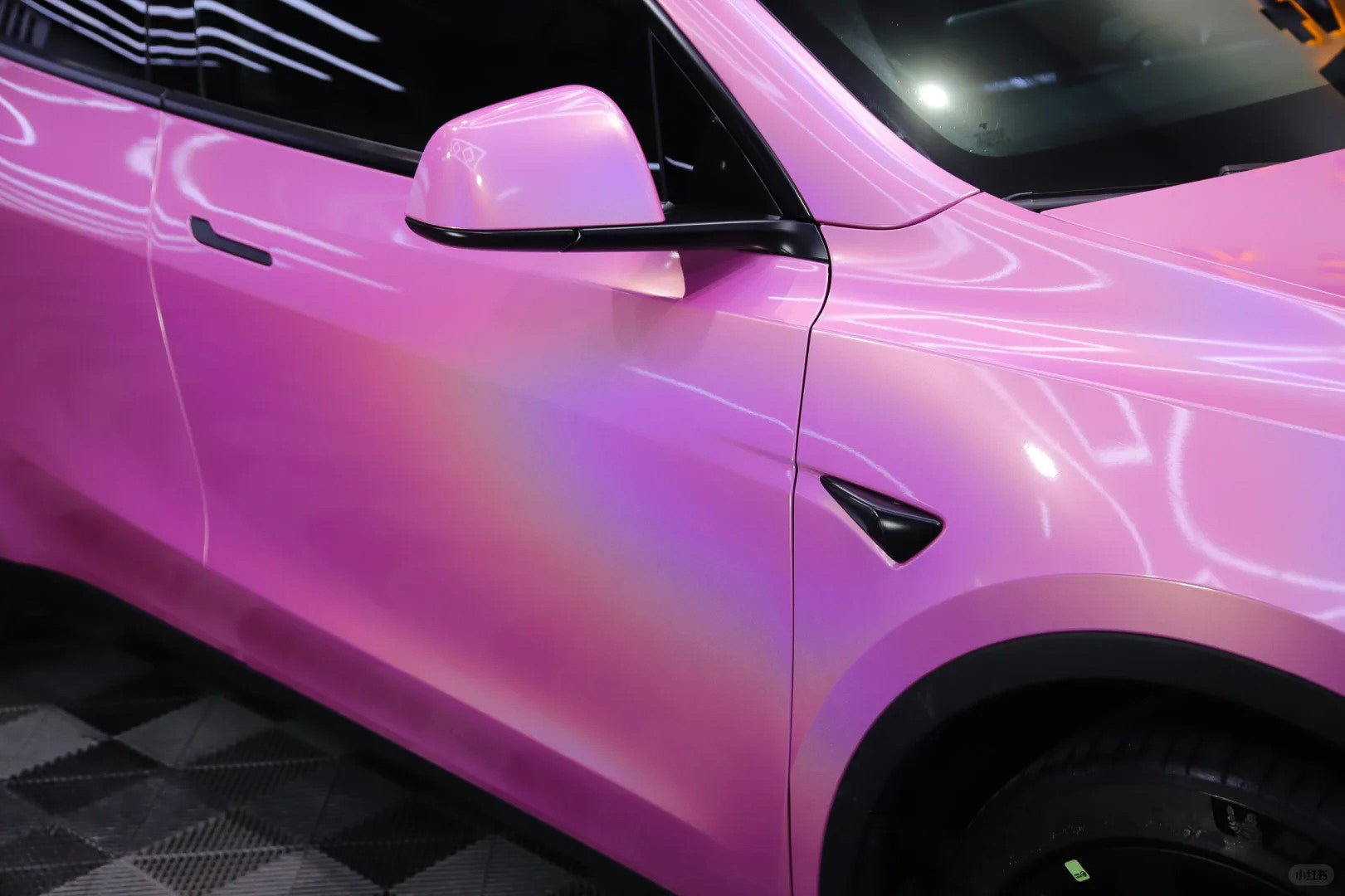 Gloss Holographic Metallic Pink - Milliotone car wrap vinyl film