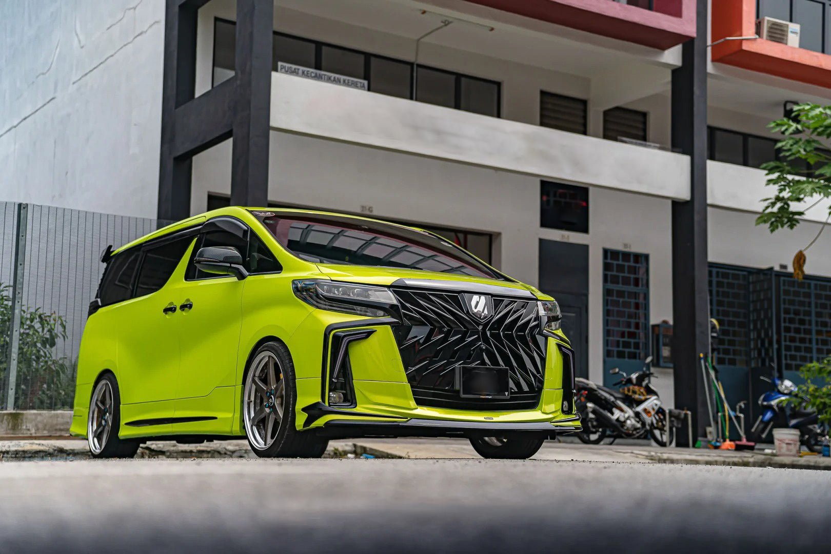 Gloss Iridescent Yellow Green - Milliotone car wrap vinyl film