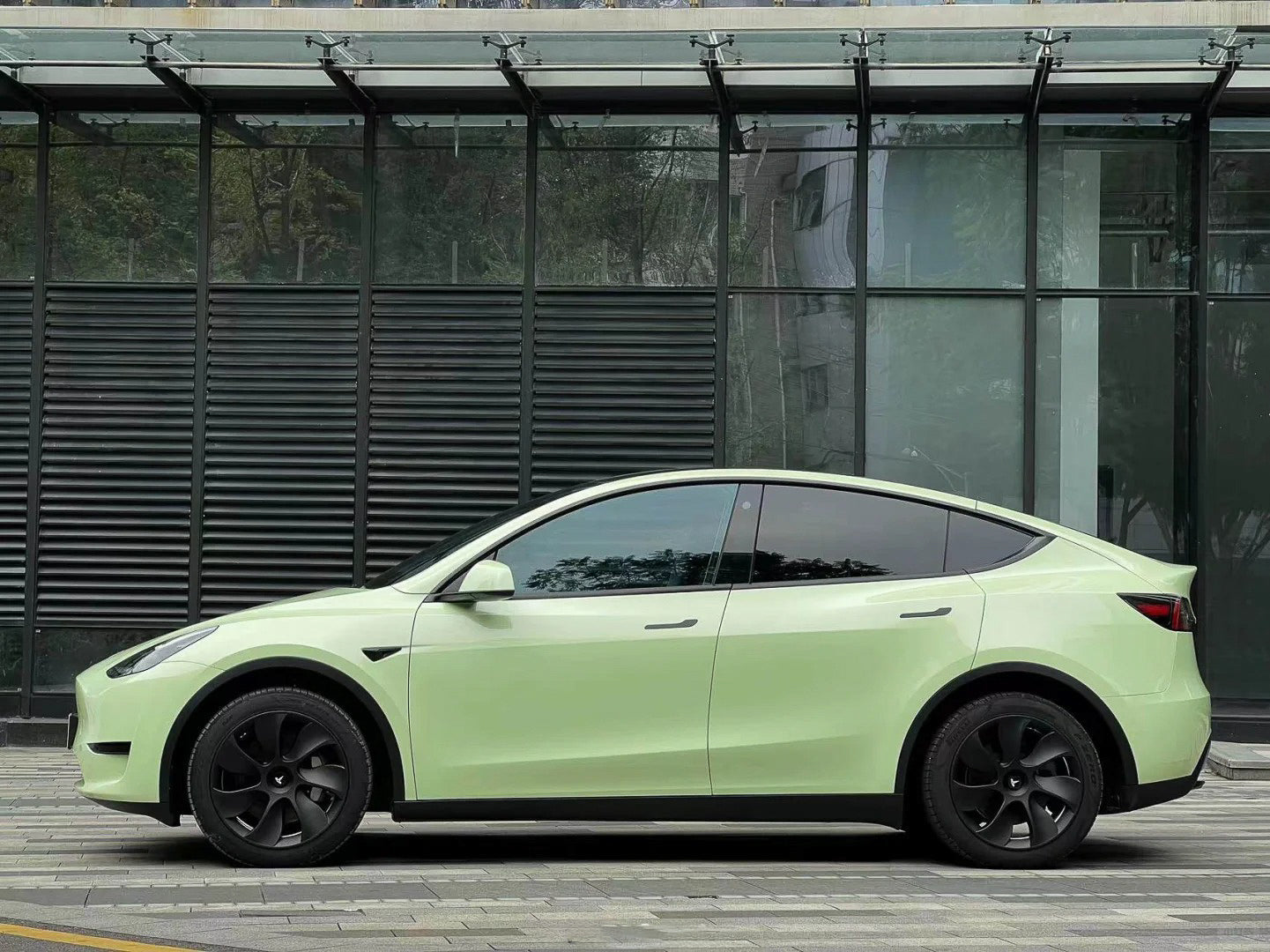 Gloss Pearlescent Avocado Green - Milliotone car wrap vinyl film