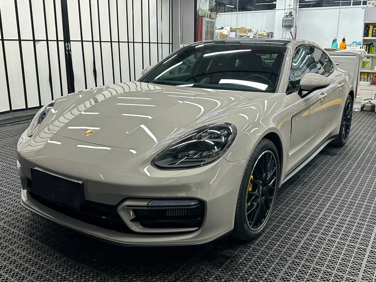 Super Gloss Chalk Grey Milliotone