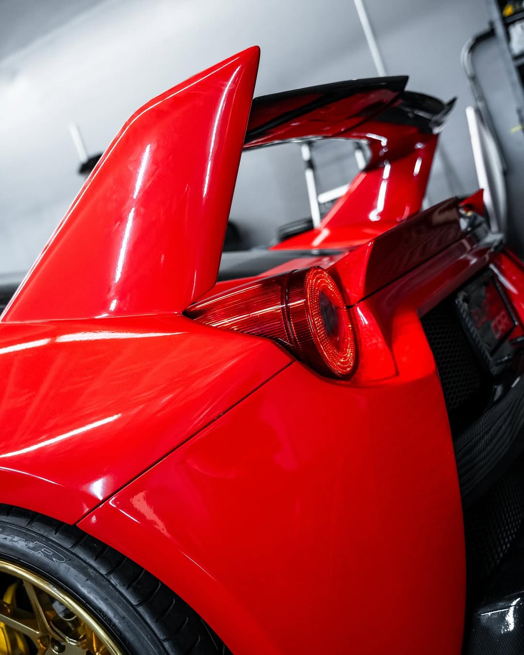 Super Gloss Corsa Red - Milliotone car wrap vinyl film