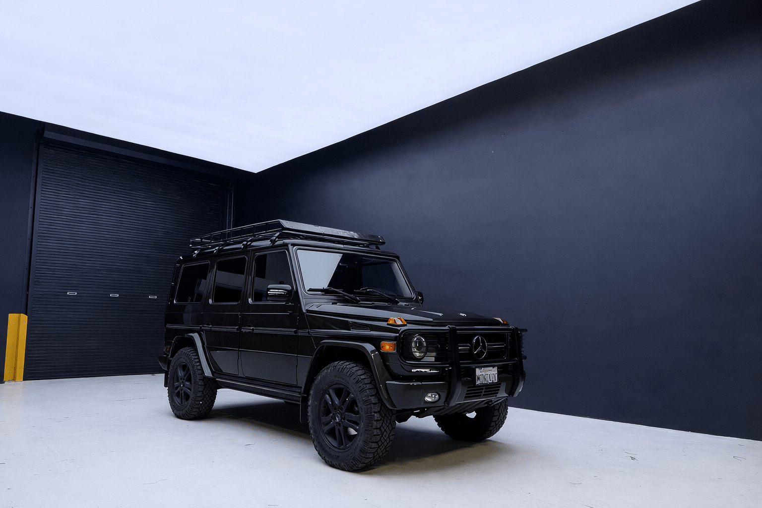 Super Gloss Metallic Liquid Metal Black - Milliotone car wrap vinyl film